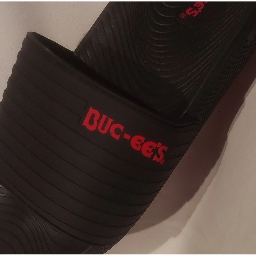 Buc-ees Mens Womens Black with Red Lettering Slides Slip-Ons Flats Size M/8 W/10